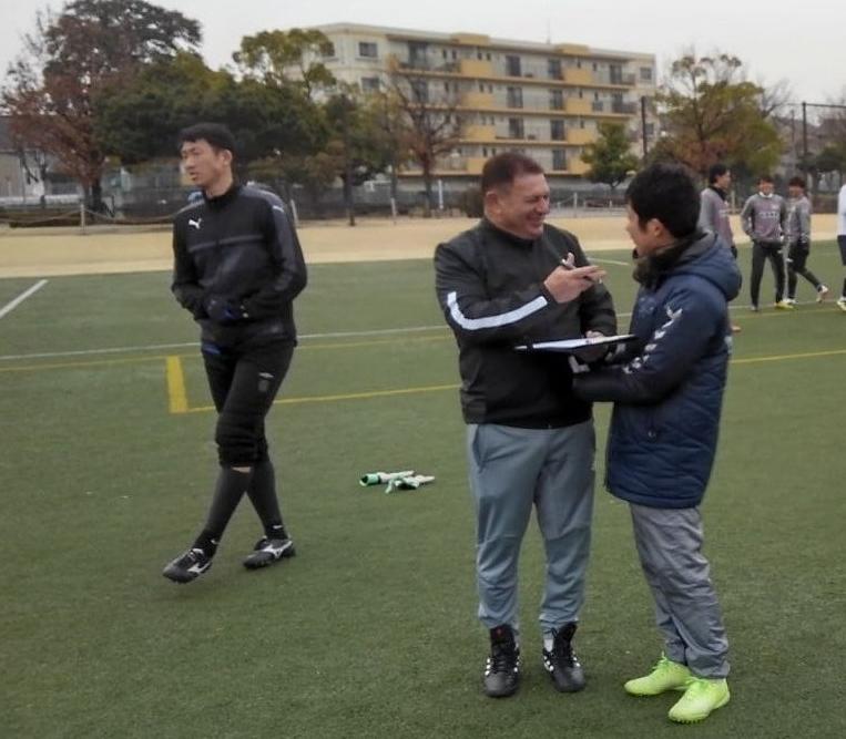 Técnico brasileiro chega a 10 vitórias e entra na briga pelo acesso no Japão