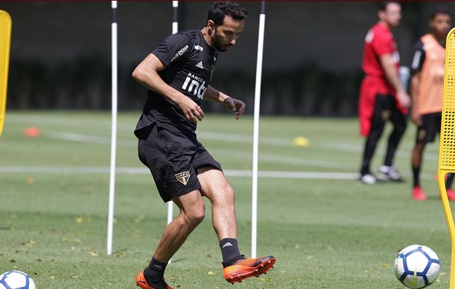 São Paulo treina com volta de Nenê, mas sem Bruno Peres