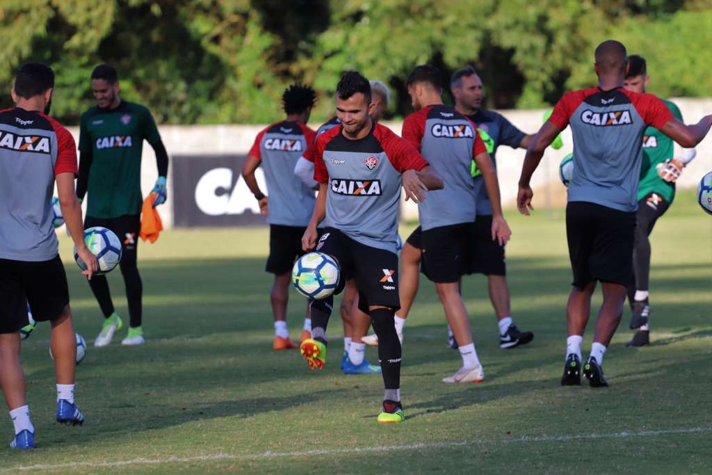Vitória treina em duas etapas e deve ter mudanças para enfrentar o Ceará (Foto: Maurícia da Mata/EC Vitória)