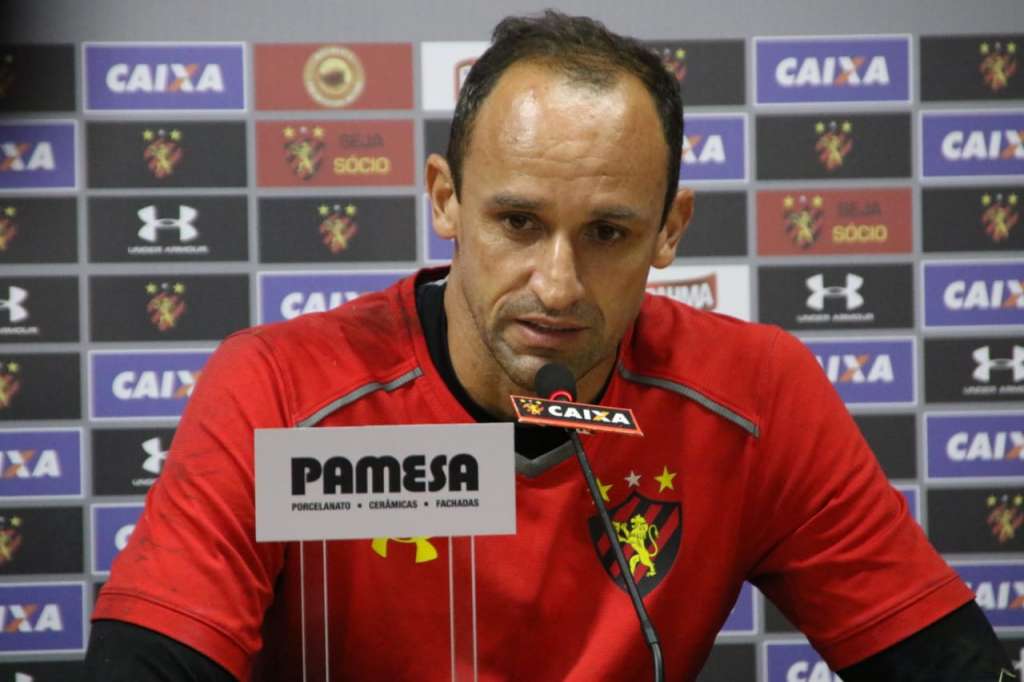 Magrão reconhece 'momento delicado' e pede união ao elenco do Sport