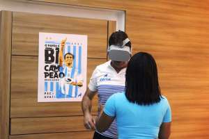 Série B: Brigatti visita museu do Paysandu e vira 'torcedor virtual'