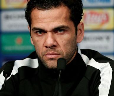 Daniel Alves disse que está confiante em amadurecimento do Neymar (foto: Divulgação/PSG)