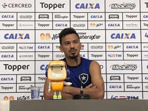 Em dia de tentativa de cobrança de botafoguenses, Rodrigo Lindoso pede mais apoio