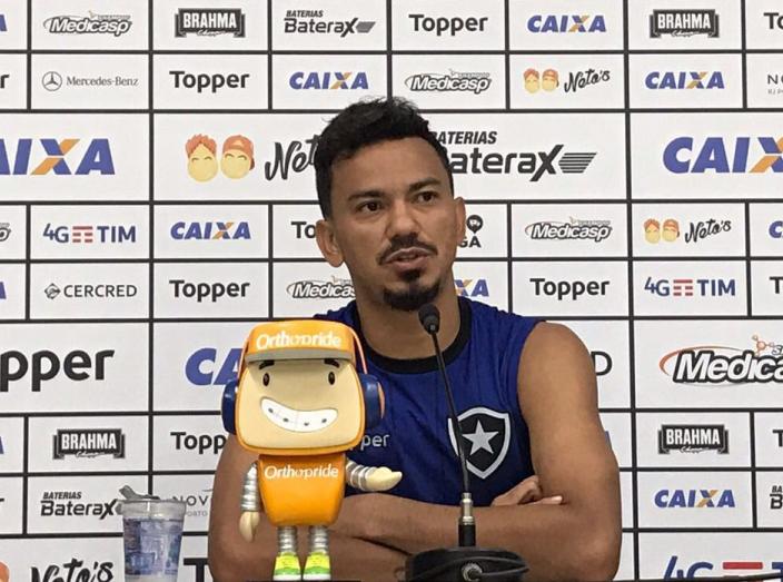 Jogando espera que torcida possa apoiar o time no domingo (foto: Divulgação/ Botafogo)