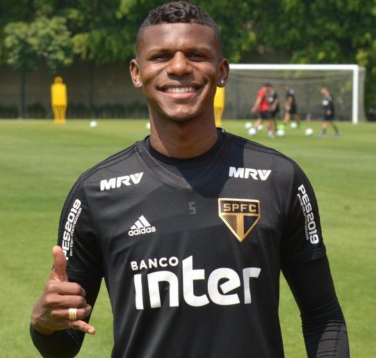 Com Arboleda de volta, Aguirre comanda treino fechado no São Paulo