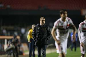 Aniversariante, Diego Aguirre prevê 'jogo espetacular' contra Santos em clássico