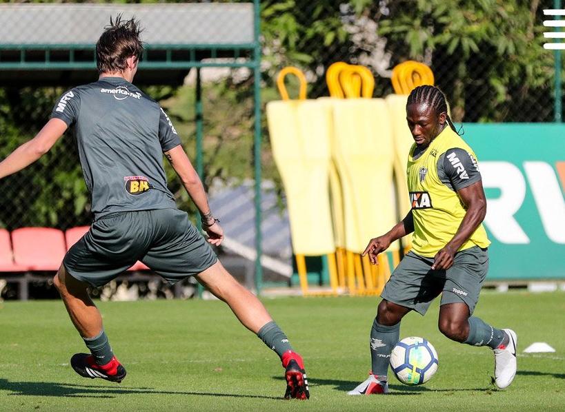 Com volta de Chará, Atlético-MG fecha treino e faz mistério para clássico