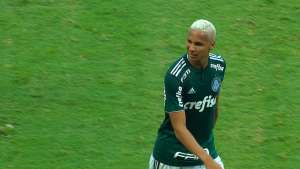 Piscadinha em clássico pode fazer atacante do Palmeiras ser punido pelo STJD