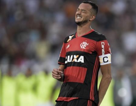 Zagueiro não quer fechar os olhos para problemas do Flamengo (foto: Divulgação/ Flamengo)
