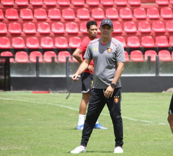 Eduardo Baptista tem dúvidas para definir o Sport para tentar segurar o Corinthians