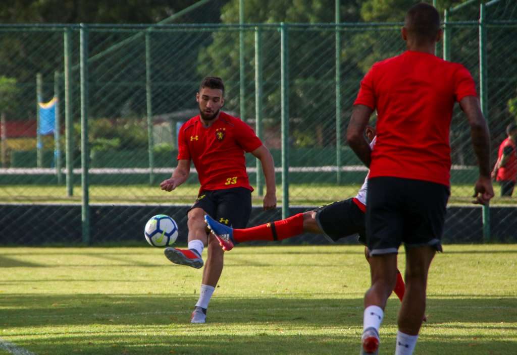 Leo Ortiz ressalta a importância de o time rubro-negros entrar em campo concentrado - Williams Aguiar/Sport Club do Recife