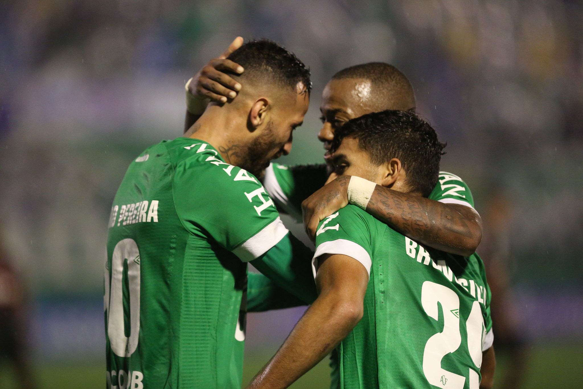 “Nunca deixamos de trabalhar”, destaca atacante da Chapecoense