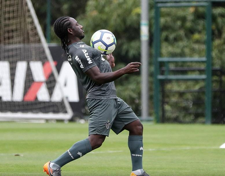 Larghi terá o retorno de Chará, que estava defendendo a seleção da Colômbia (Foto: Divulgação/Atlético-MG)