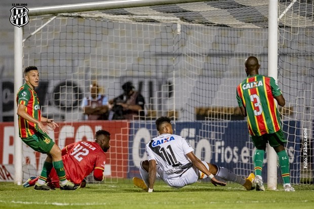 A Ponte Preta vai ter mudanças em relação ao time que empatou com o Sampaio Corrêa (Foto: Fabio Leoni/Ponte Press)