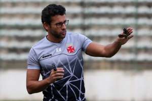 Valentim diz ver clássico 'com bons olhos' neste momento de crise do Vasco