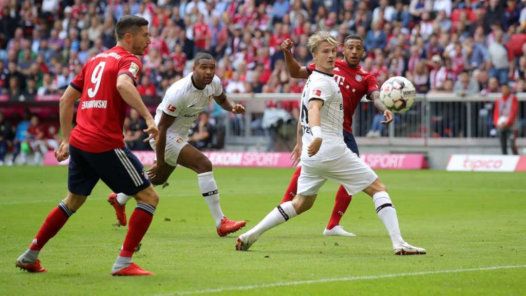 O Bayern de Munique venceu o Bayer Leverkusen de virada e se isolou na liderança do Alemão