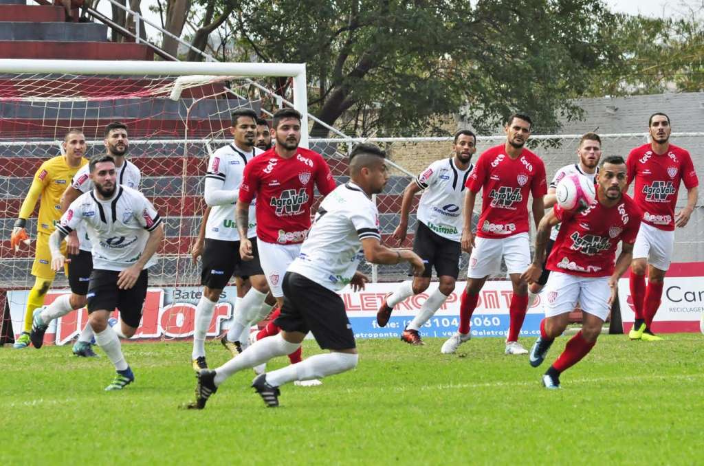 Agora equipes precisam vencer e torcer para conseguir a classificação (foto: Bruno Freitas/ Noroeste)