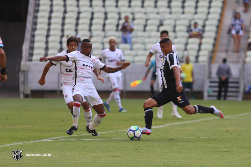 O Ceará levou a melhor sobre o Vitória na Arena Castelão e vai dormir fora da zona de rebaixamento (Foto: Mauro Jefferson/Cearasc.com)