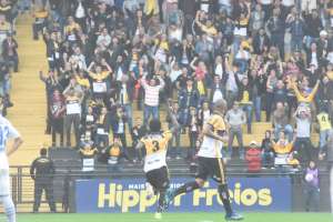 SÉRIE B: Em sábado quente, Criciúma e Goiás vencem os clássicos 'no sufoco'