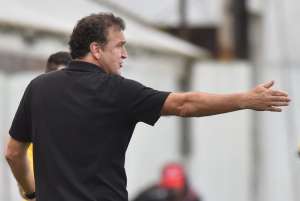 Cuca vê Santos melhor em clássico e lamenta empate: 'Tivemos total controle'
