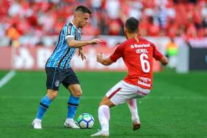 Após tropeços de rivais, Inter busca vitória em Chapecó para se isolar na ponta