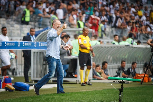 Mano elogia atuação de time reserva do Cruzeiro no clássico e prevê evolução