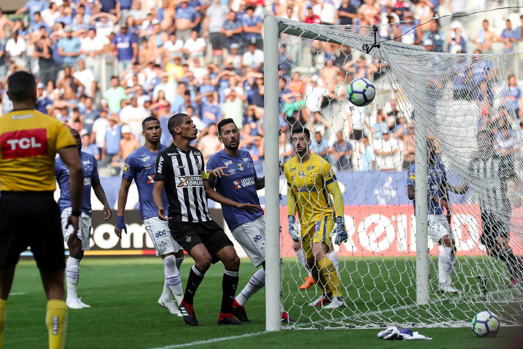 Atlético-MG repudia música homofóbica da sua própria torcida