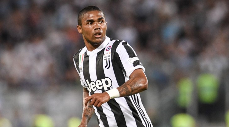 Italiano: Douglas Costa pede desculpas por cuspir em adversário em jogo da Juventus