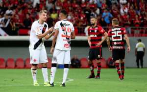 Em mais uma semana tensa, Vasco faz promoção de ingressos contra o Bahia