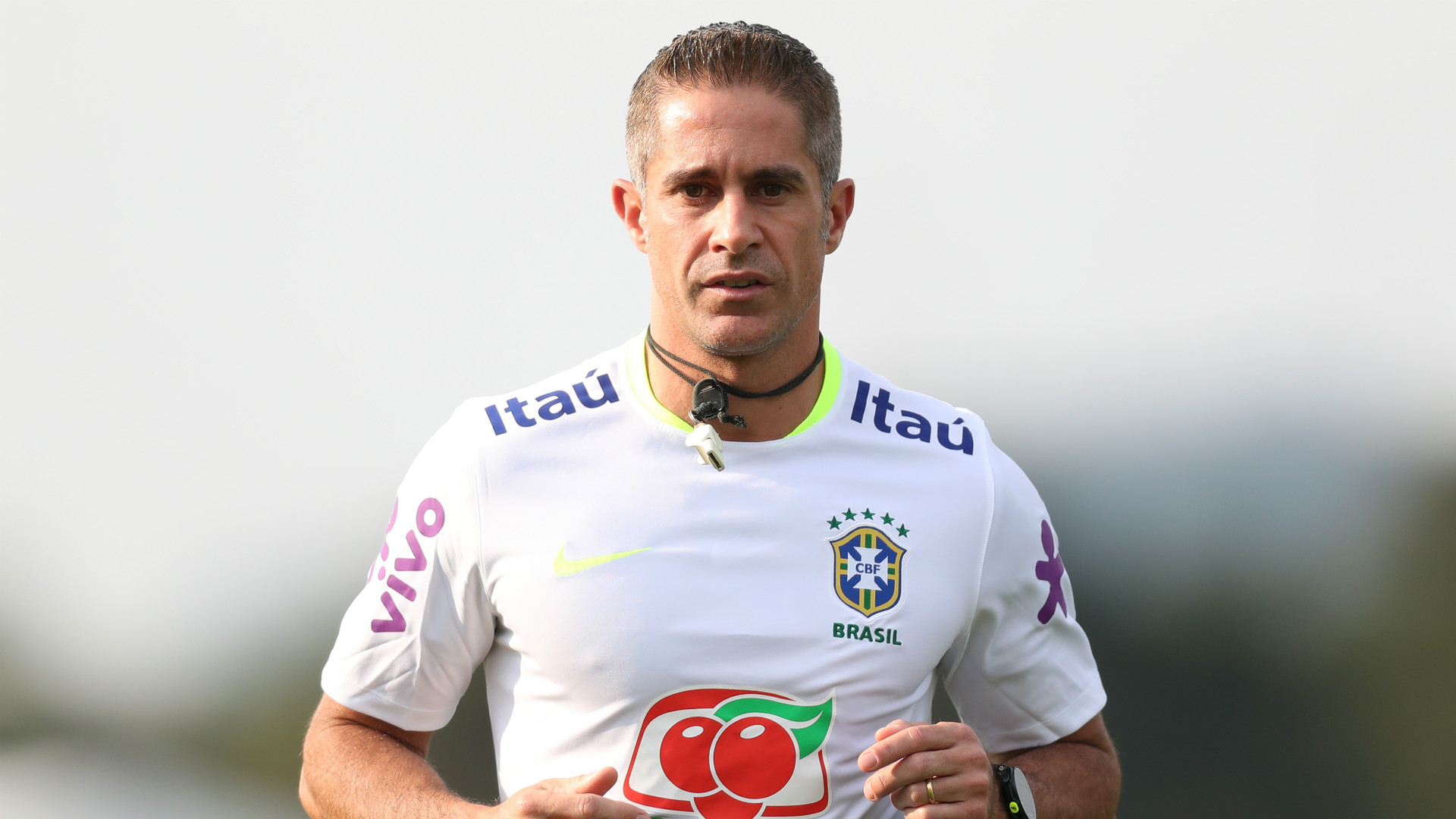 Sylvinho é confirmado na comissão técnica permanente da seleção brasileira