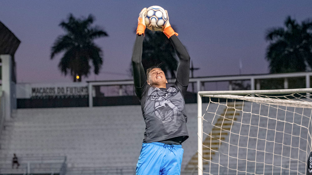 Série B: Goleiro da Ponte Preta elogia trabalho de Chamusca: “Vontade não falta”