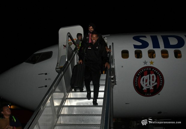 Sul-Americana: Com torcedores no avião, Atlético-PR desembarca na Venezuela