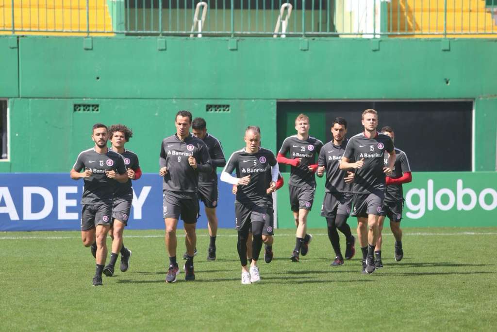 Com dores, Nico López preocupa Inter para jogo contra o Corinthians