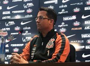 Osmar Loss fará estágio na Europa e deve voltar ao Corinthians em novembro