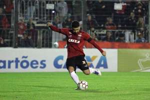 Série B: Volante Itaqui vê Brasil de Pelotas com ambiente mais leve após vitória