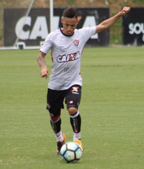 Neilton admite má fase no Vitória, nega ‘corpo mole’ e garante: “Estou me dedicando”