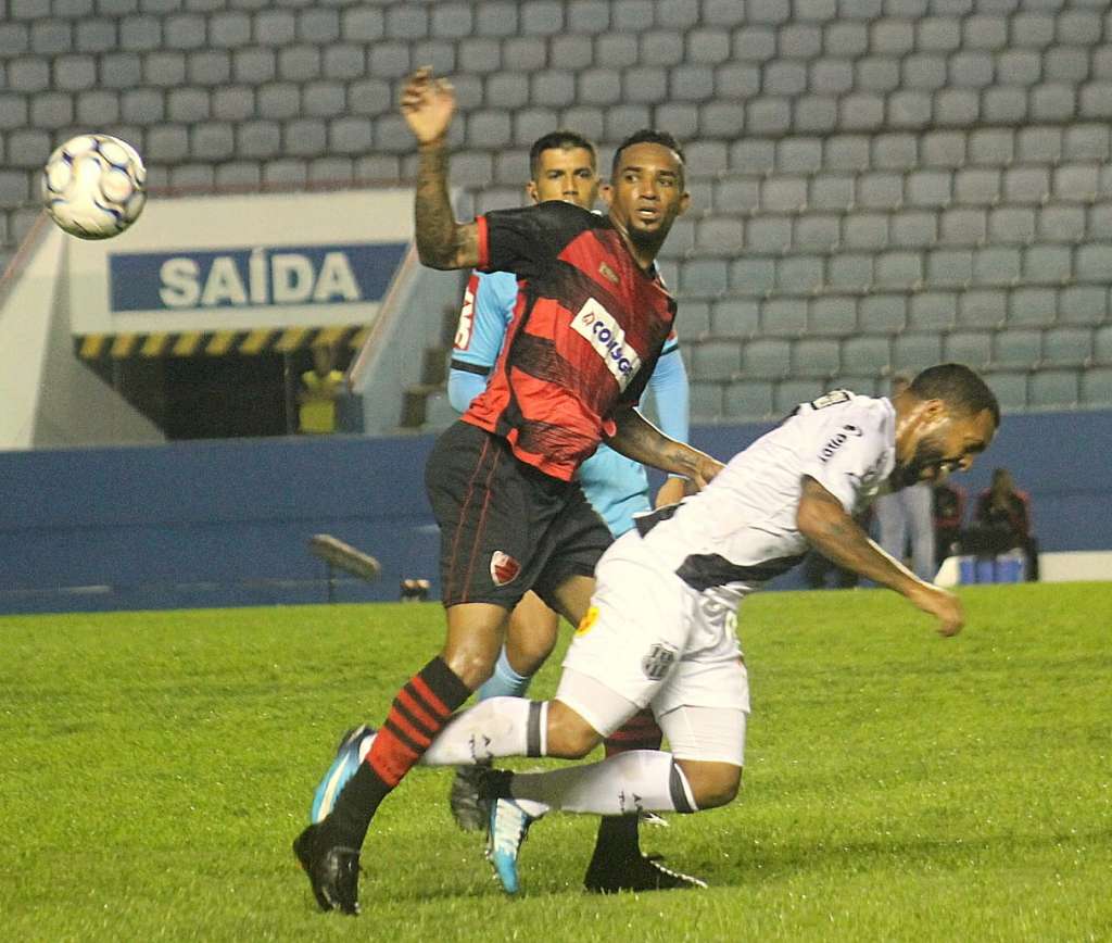 O volante Lídio voltou ao time titular do Oeste no empate com a Ponte Preta (Foto: Jefferson Vieira/Oeste FC)