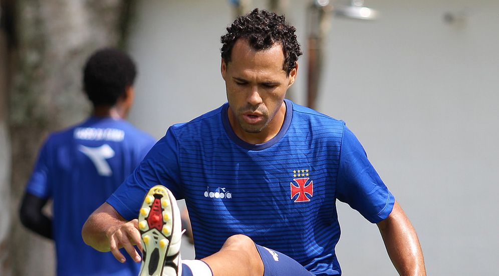 Após desmaiar no clássico, Bruno Silva se reapresenta ao Vasco e agradece apoio