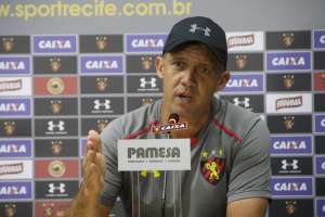 Eduardo Baptista quebra protocolo do Sport e avisa: “Não vamos jogar a toalha”