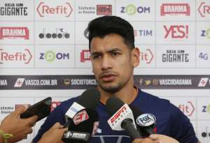 Com Valentim, Andrés Ríos aprova volta para a sua posição de origem no Vasco