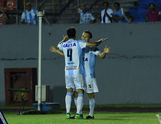 Londrina 2 x 0 Figueirense - Denis falha feio, Dagoberto marca e Tubarão sonha 2 0002050342487 img