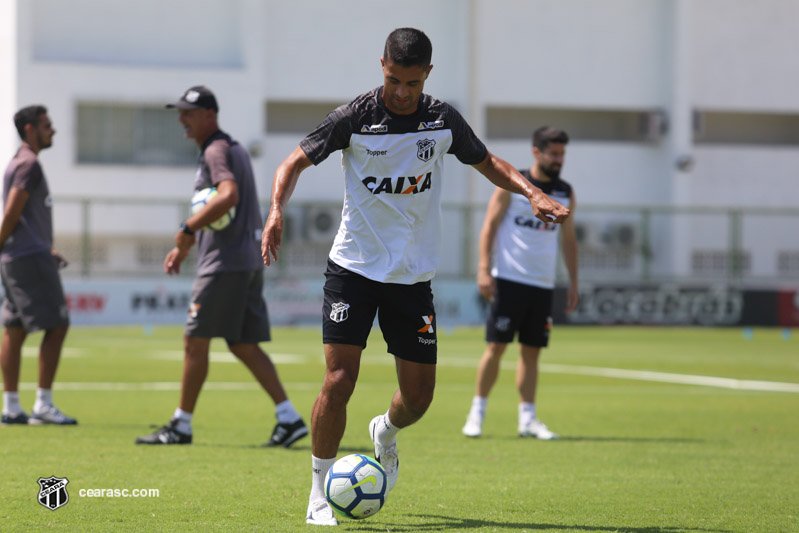 Ceará segue treinando para ‘jogar de igual pra igual’ com o Grêmio