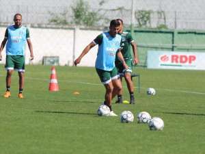 Série B: Antes de embarcar a Maceió, Argel Fucks fecha preparação do Coritiba