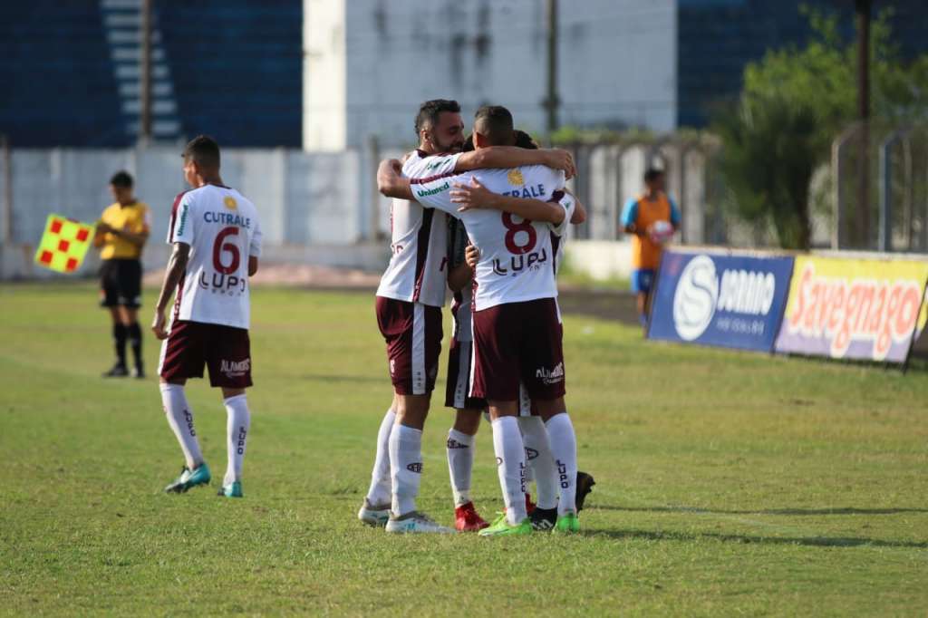 Rio Claro 0 x 2 Ferroviária - Locomotiva vence, segue isolado e complica Galo Azul 2 0002050342608 img