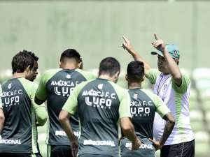 'Confiança é a arma do América-MG para superar São Paulo', diz Adilson Batista