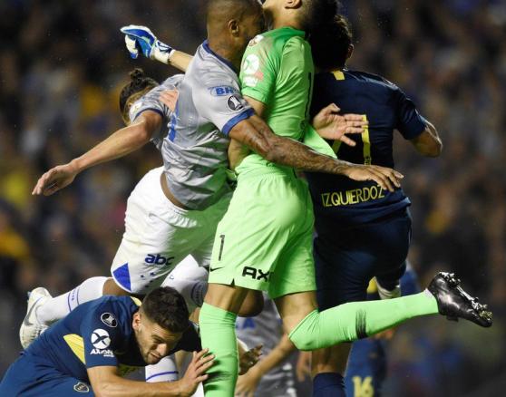 DEDÉ BATEU A CABEÇA NO ROSTO DO GOLEIRO ANDRADA
