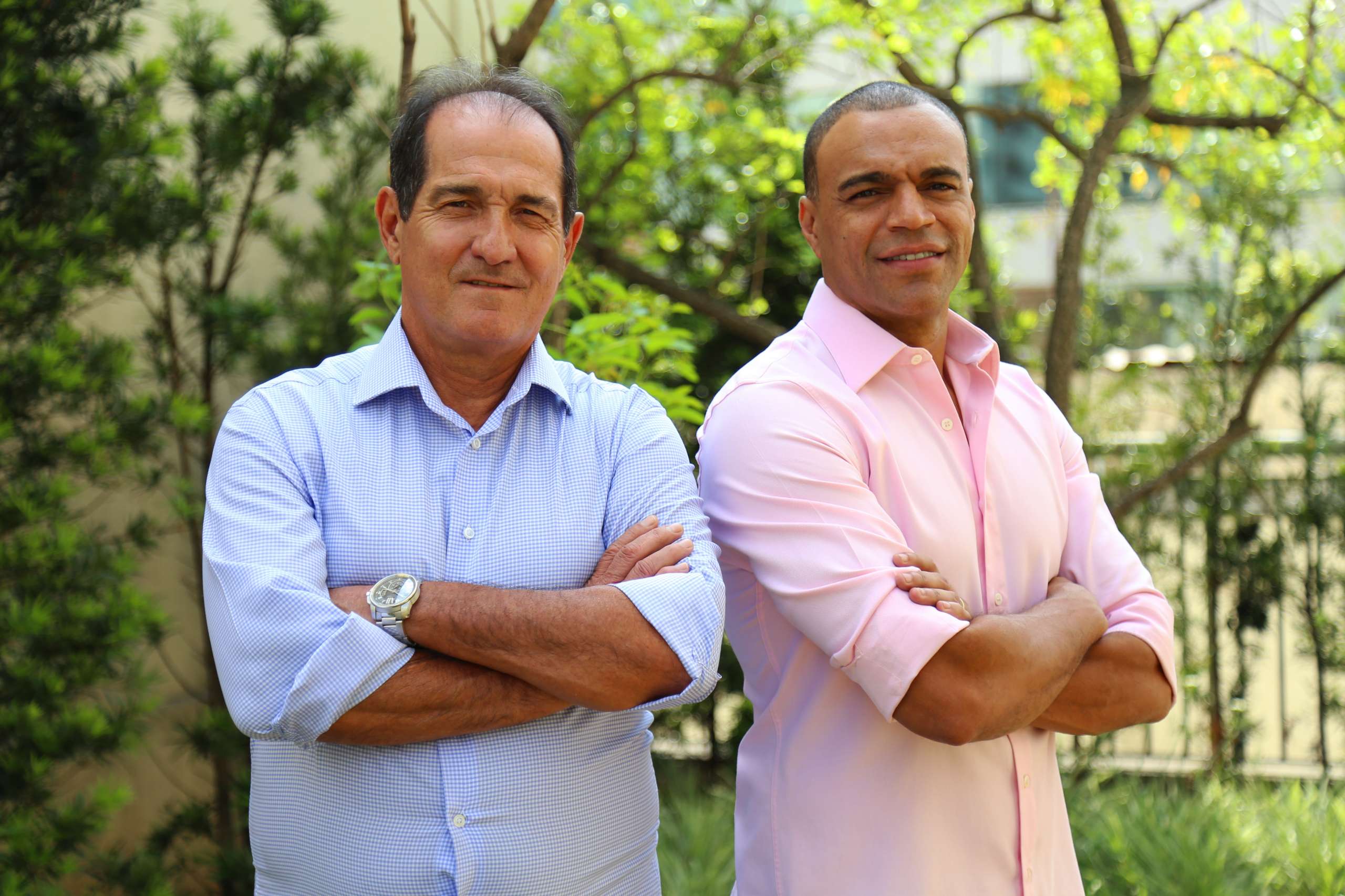 Ex-técnico campeão e comentarista atacam de palestrantes em talk-show em São Paulo