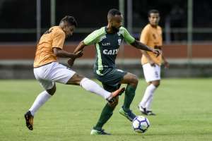 Meia destaca grande momento no América-MG e espera terminar bem a temporada
