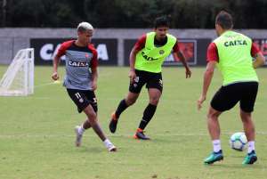 Vitória fecha mês de agosto devendo premiações e direitos de imagem
