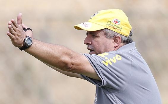 Com Marta e Formiga, Vadão convoca seleção para amistoso com a Inglaterra